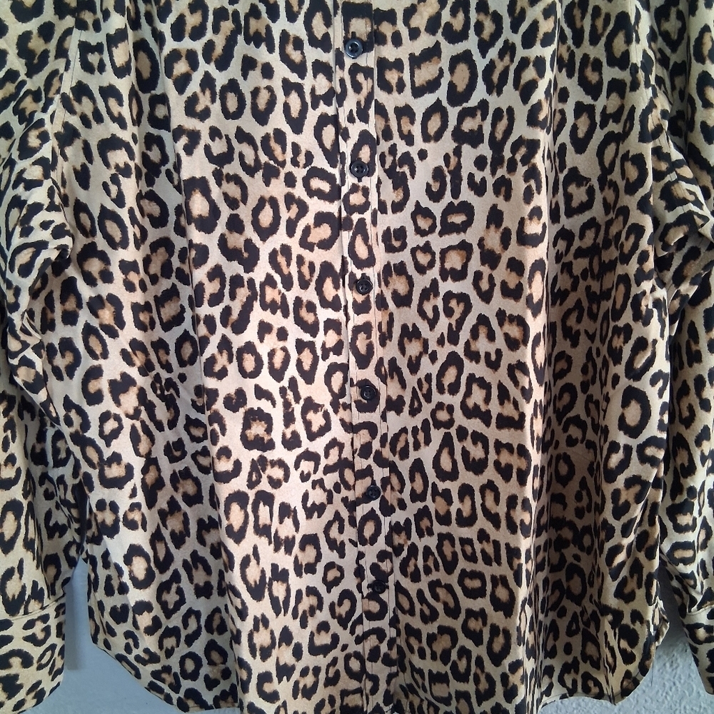 Chico's NWT No Iron Stretch Classic Animal Leopard Button Down Camel 4/20 - Picture 4 of 7